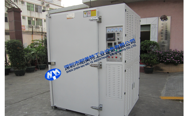 ���I����